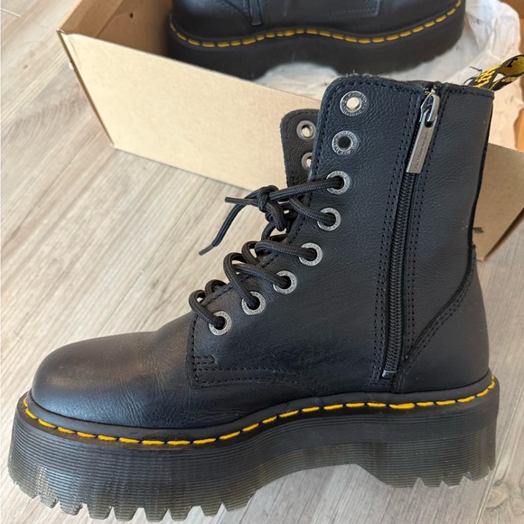 JADON DR MARTENS - Picture 3 of 6